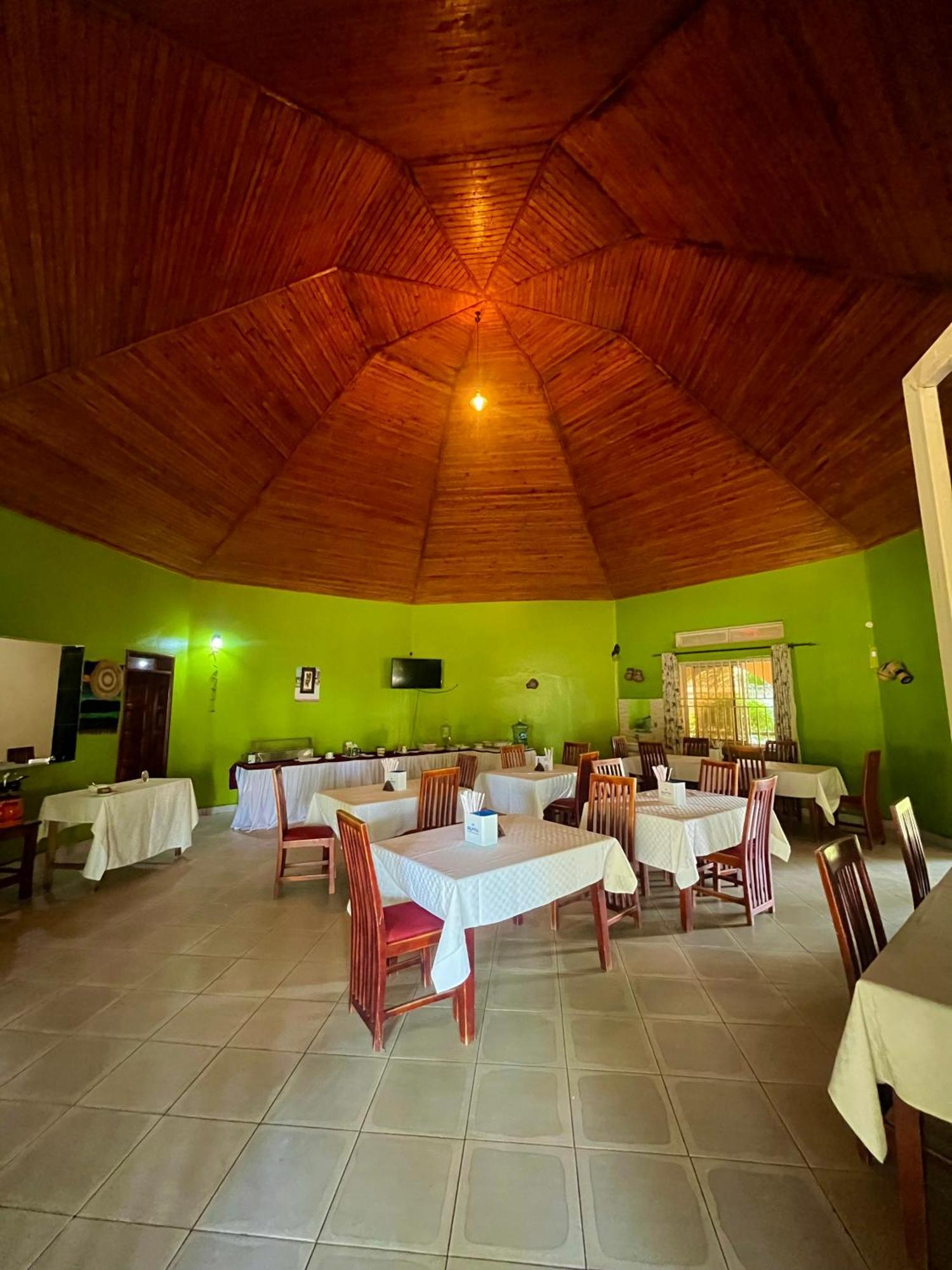 Lavic Country Resort Adjumani Exterior foto