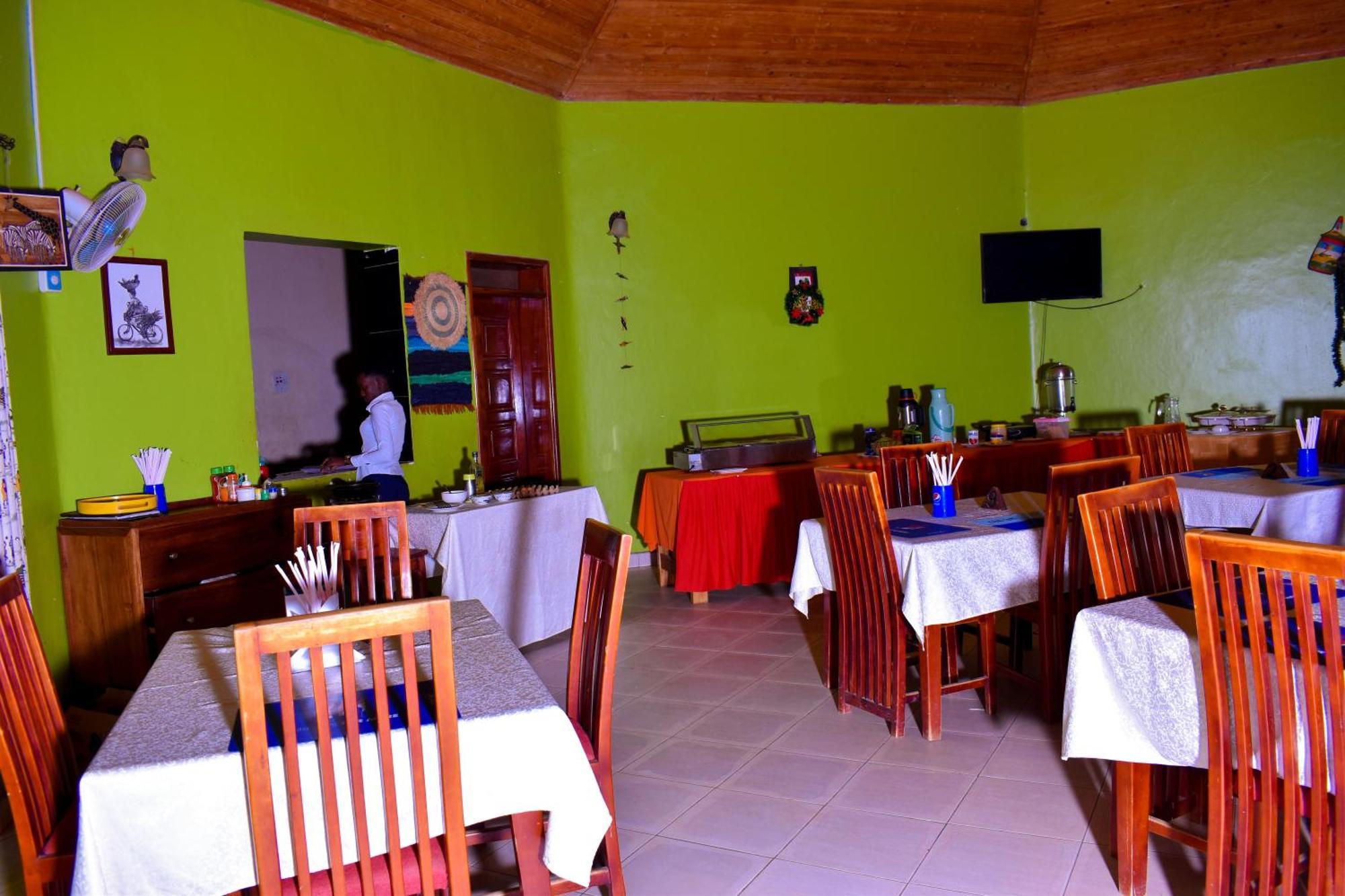 Lavic Country Resort Adjumani Exterior foto